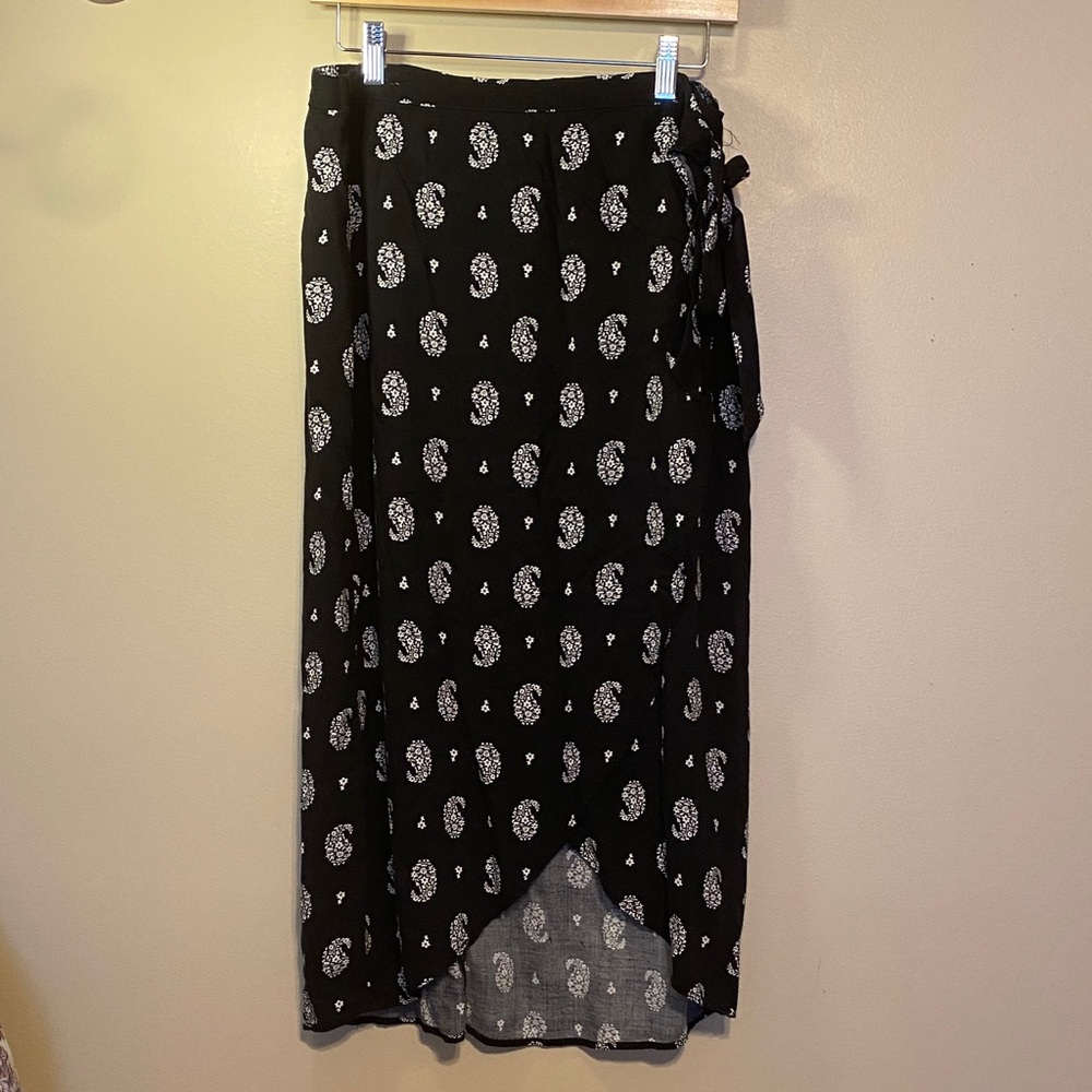 Xhilaration Black and White Paisley Skirt Set - Picture 6 of 8